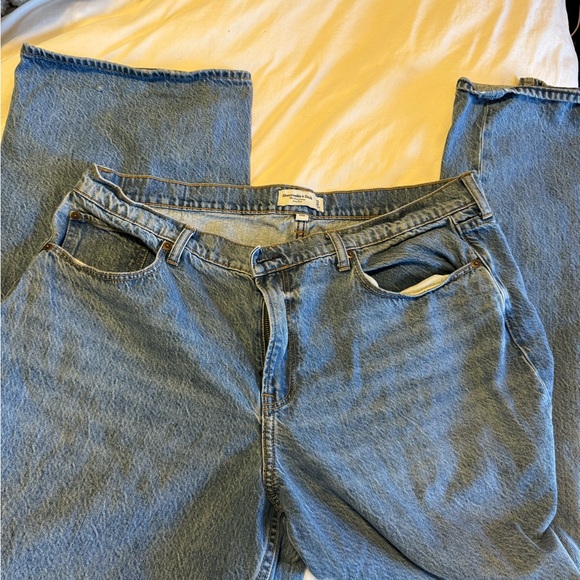 Abercrombie & Fitch Low Rise Jeans - Picture 3 of 4